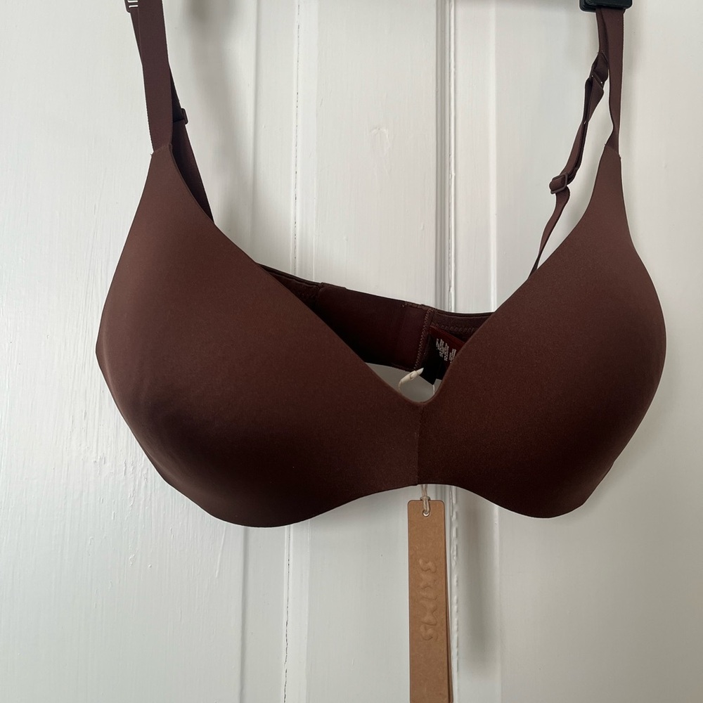 NWT SKIMS Wireless Form Push Up Plunge Bra